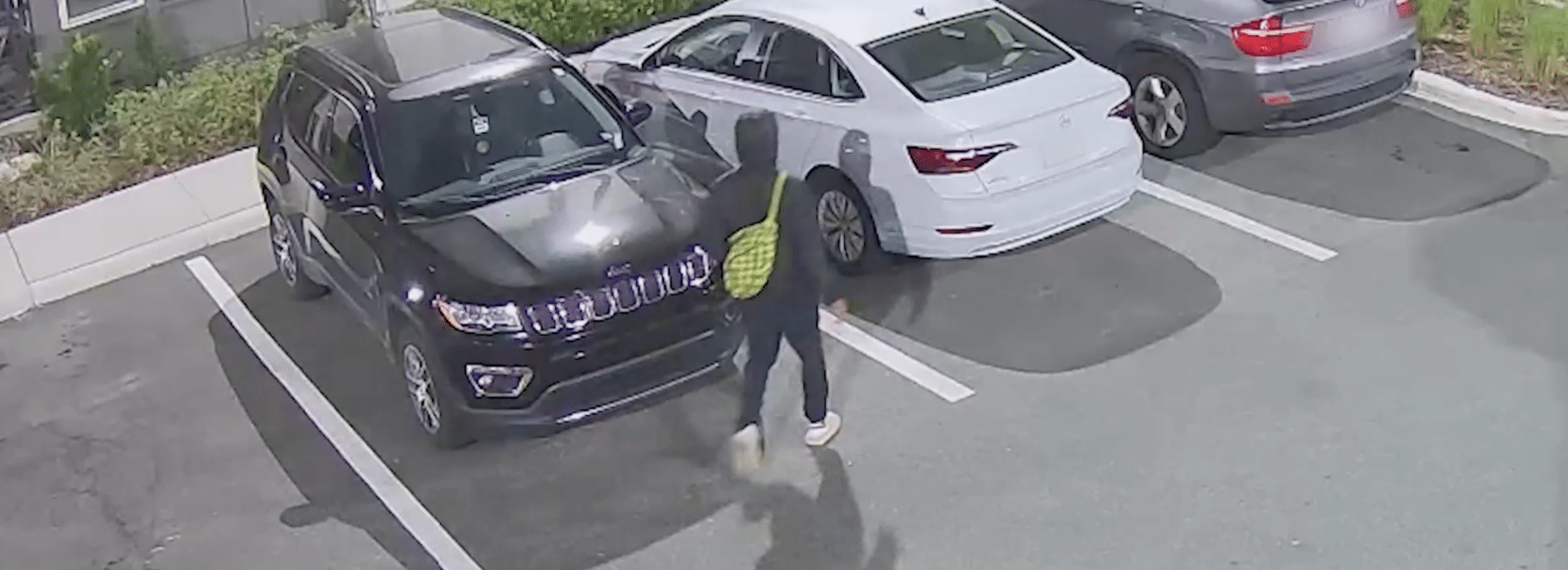 Man attempting to break into cars in Florida apartment parking garage