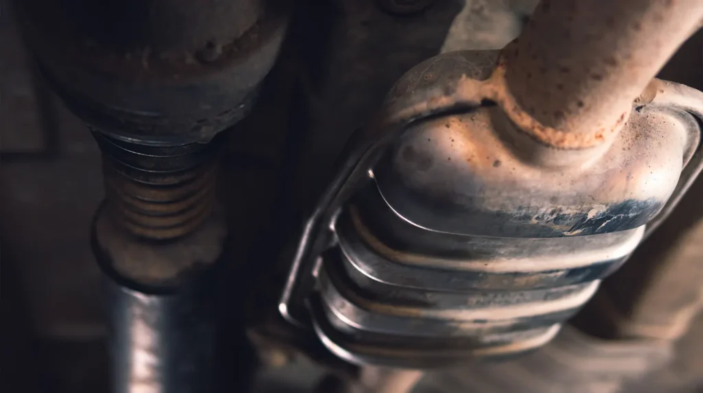 gros plan d'un catalyseur de voiture